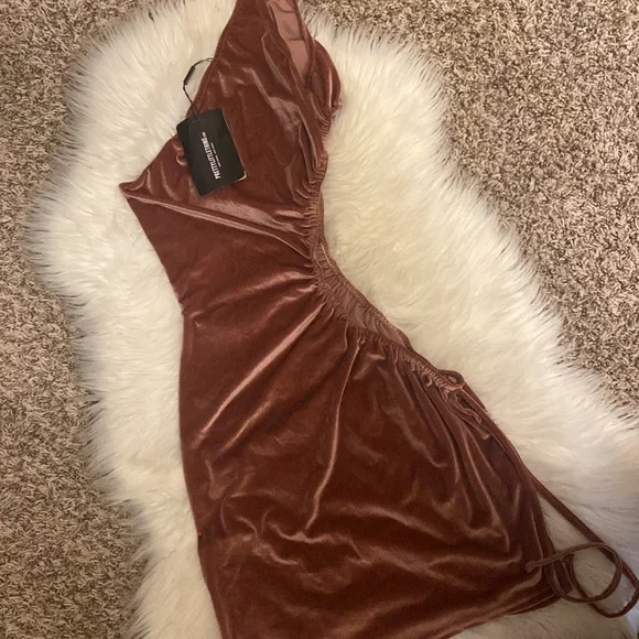 Pretty little thing dress - Picture 2 of 3